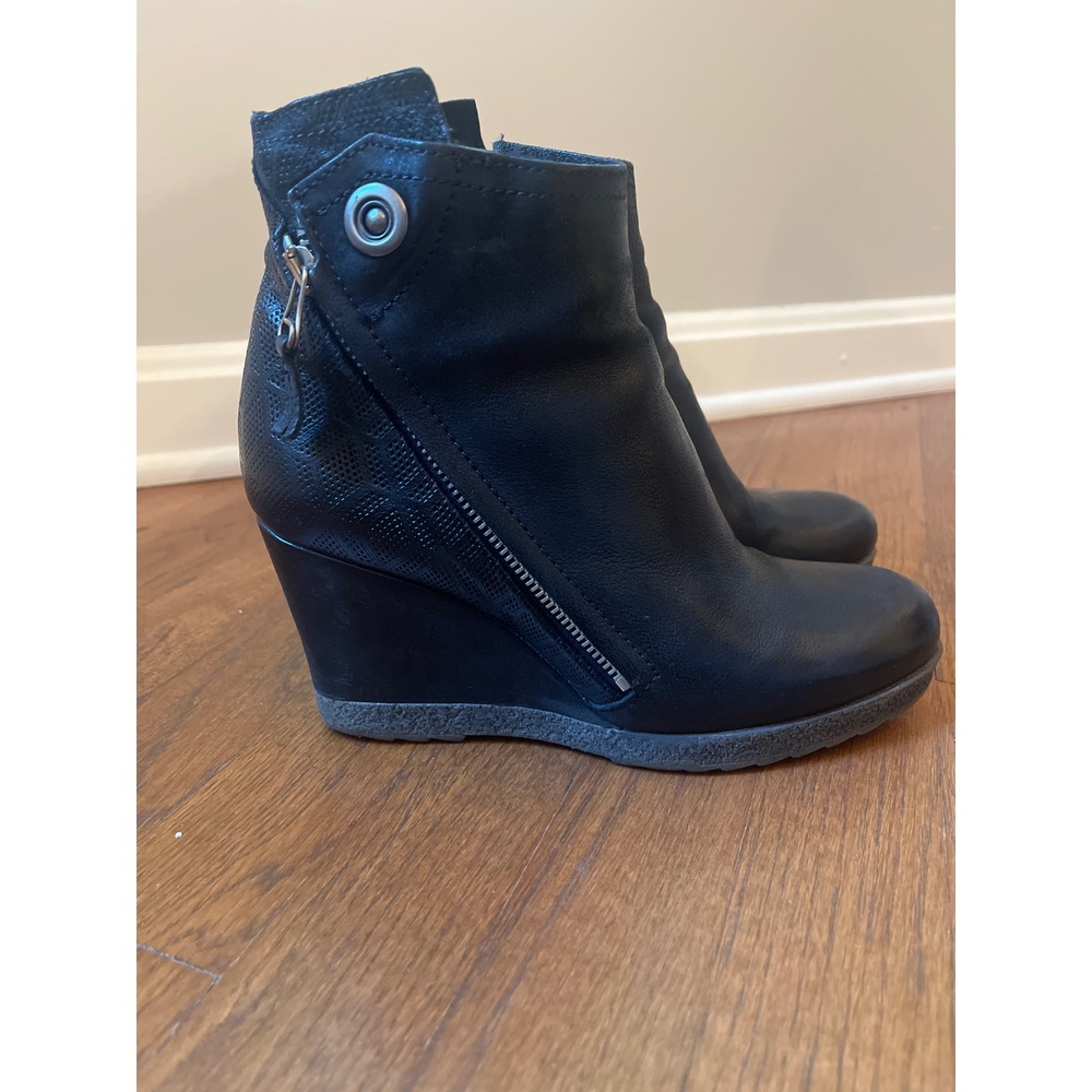 Miz Mooz Newton Black Leather Ankle Boot Size 39 (8.5-9 US)